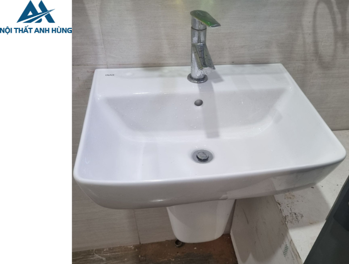 Lavabo Inax L-312V/L-298VC  Treo Tường Chân Ngắn