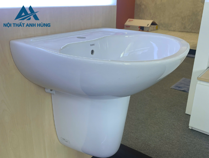Chậu lavabo treo tường TOTO LHT236CS chân lửng