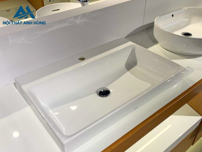 Chậu rửa lavabo đặt bàn TOTO LW1617C