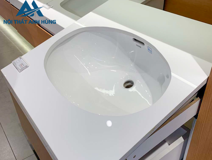 Chậu rửa mặt lavabo âm bàn TOTO LT546