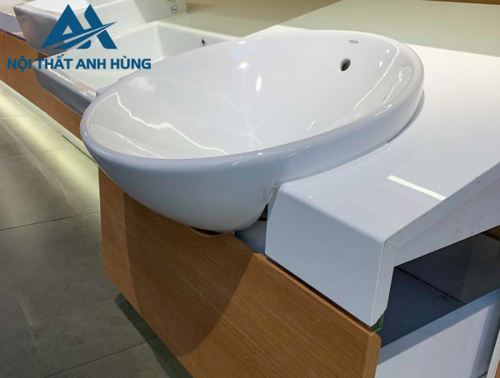 Chậu rửa mặt lavabo bán âm TOTO LT533R
