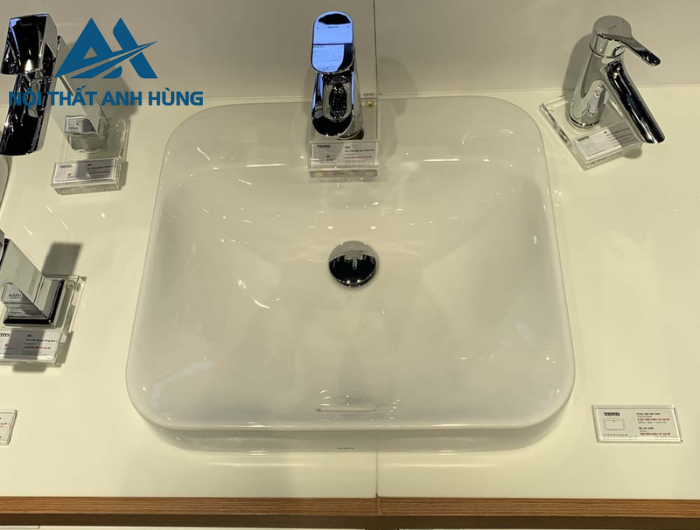 Chậu rửa lavabo đặt bàn TOTO LT5615C