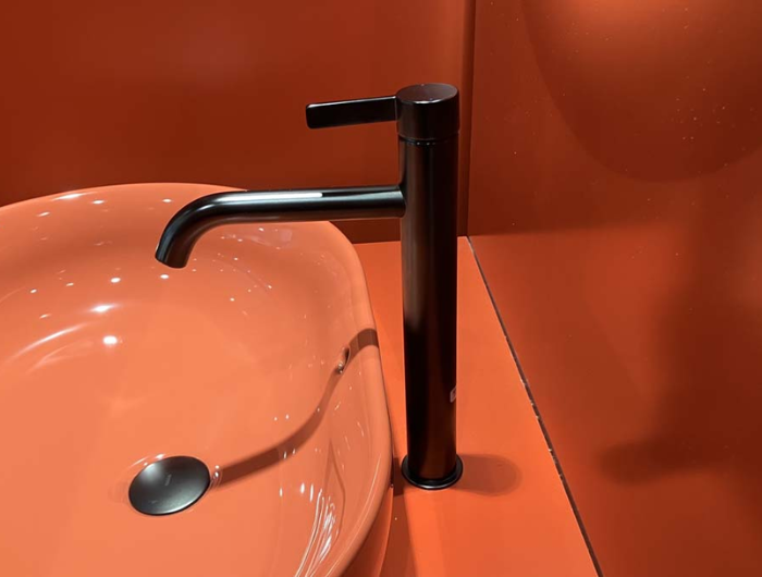 Vòi Lavabo Nóng Lạnh Cổ Cao TOTO TLG11305B#MBL Màu Đen Mờ