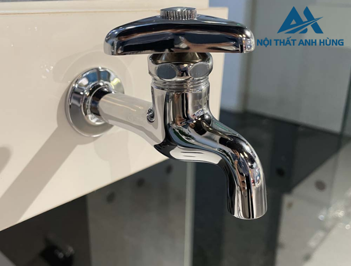 Vòi nước lạnh gắn tường TOTO T23B13