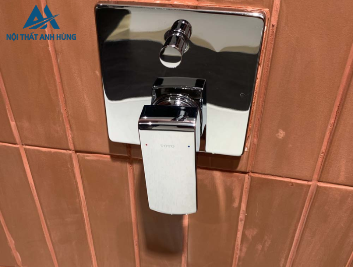 Van điều chỉnh nóng lạnh kèm nút chuyển hướng TOTO TBG02304BA TBN01001B