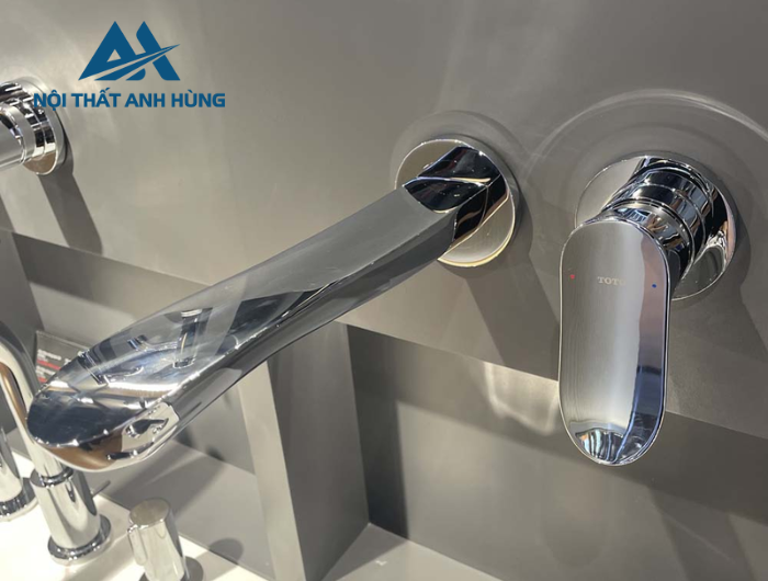 Vòi lavabo nóng lạnh gắn tường TOTO TLG01311BB