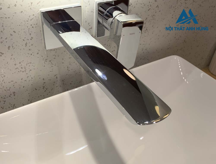 Vòi lavabo nóng lạnh gắn tường TOTO TLG02311BB