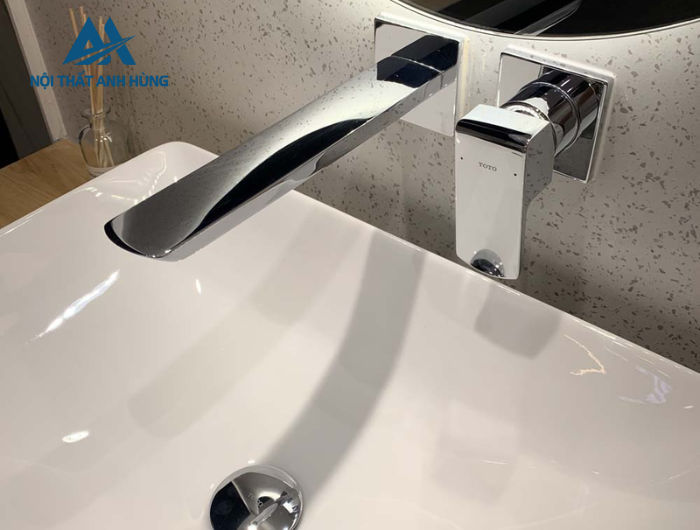 Vòi lavabo nóng lạnh gắn tường TOTO TLG02311BB