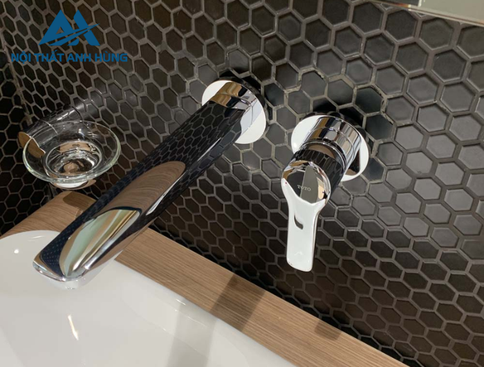 Vòi lavabo nóng lạnh gắn tường TOTO TLG03308BB
