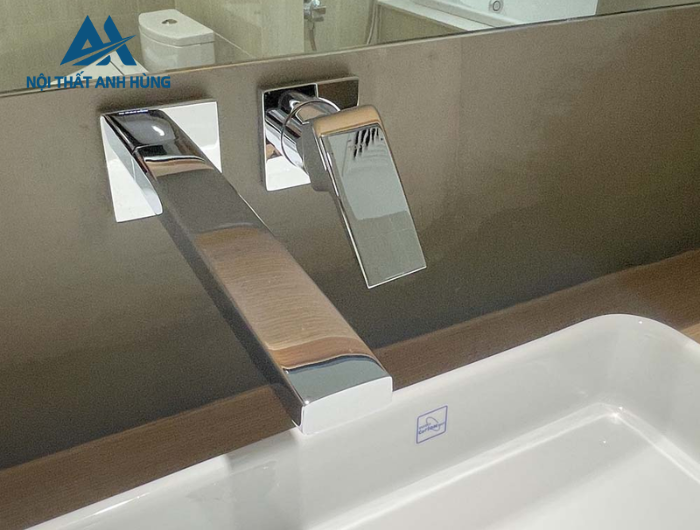 Vòi lavabo nóng lạnh gắn tường TOTO TLG10308BB