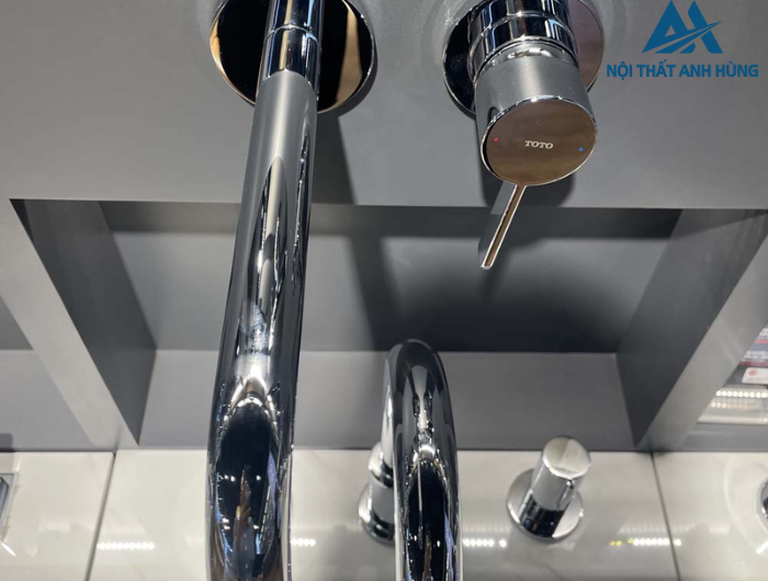 Vòi lavabo nóng lạnh gắn tường TOTO TLG11308BA