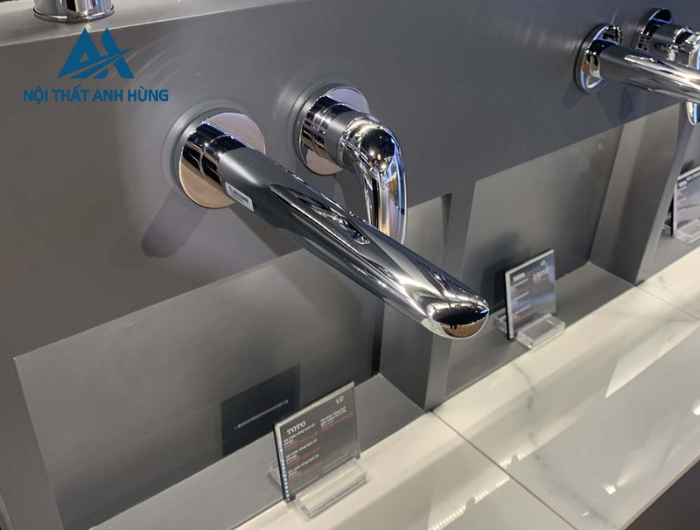 Vòi lavabo nóng lạnh gắn tường TOTO TLS03308B
